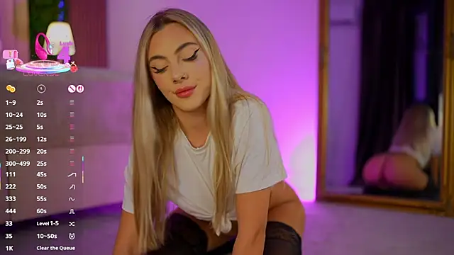 Snapshot of FrancescaNappi chatting on 09-22-25, 05:15 FrancescaNappi online show from 09-22-25, 05:15