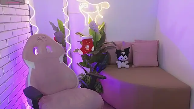 Snapshot of hina_tay chatting on 12-18-24, 04:20 hina tay online show from 12-18-24, 04:20