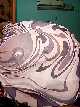 Snapshot of poojaji690 chatting on 02-09-25, 05:50 poojaji690 online show from 02-09-25, 05:50