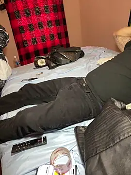 Snapshot of ElLechero214 chatting on 01-07-25, 04:05 ElLechero214 online show from 01-07-25, 04:05