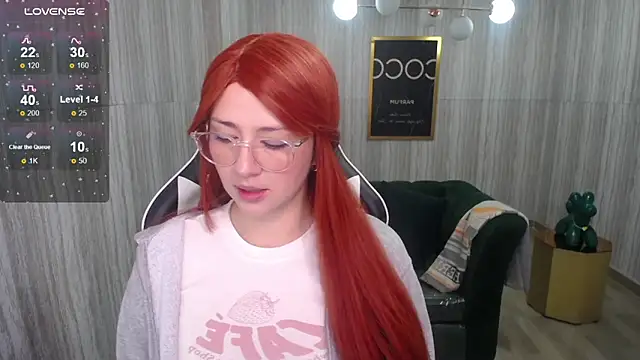 Snapshot of Rachel_t_ chatting on 12-22-24, 12:05 Rachel t  online show from 12-22-24, 12:05