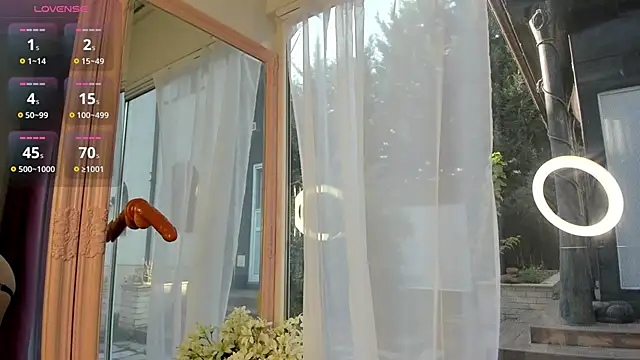 Mia  Milan online show from 11-22-25, 10:03