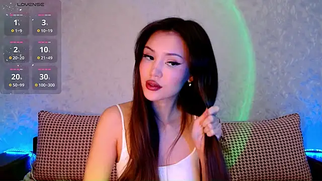 Min Jee  online show from 03-04-25, 03:26