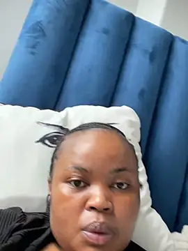 Curveysinaa online show from 02-19-25, 10:23