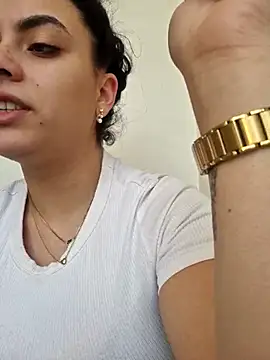 Snapshot of ElyzaIbarra chatting on 03-05-25, 06:33 ElyzaIbarra online show from 03-05-25, 06:33