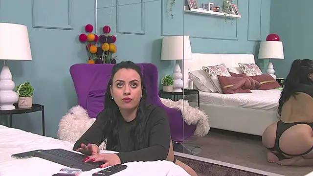 Snapshot of ElyzaIbarra chatting on 03-10-25, 05:39 ElyzaIbarra online show from 03-10-25, 05:39