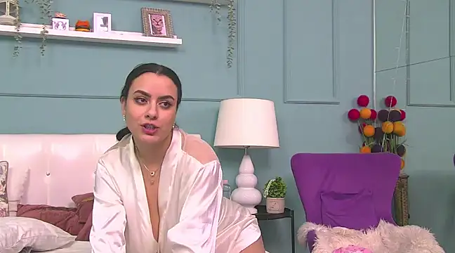 Snapshot of ElyzaIbarra chatting on 03-14-25, 09:43 ElyzaIbarra online show from 03-14-25, 09:43