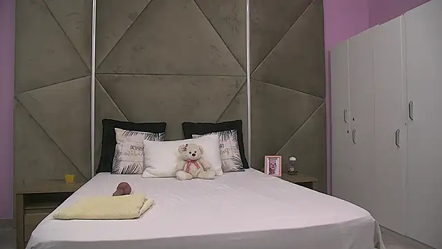 Snapshot of ElyzaIbarra chatting on 09-17-25, 05:20 ElyzaIbarra online show from 09-17-25, 05:20