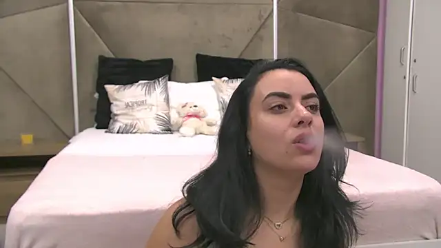 Snapshot of ElyzaIbarra chatting on 10-09-25, 05:05 ElyzaIbarra online show from 10-09-25, 05:05