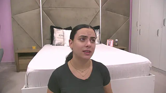 Snapshot of ElyzaIbarra chatting on 10-12-25, 05:17 ElyzaIbarra online show from 10-12-25, 05:17