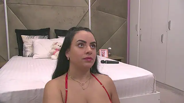 Snapshot of ElyzaIbarra chatting on 10-20-25, 06:03 ElyzaIbarra online show from 10-20-25, 06:03