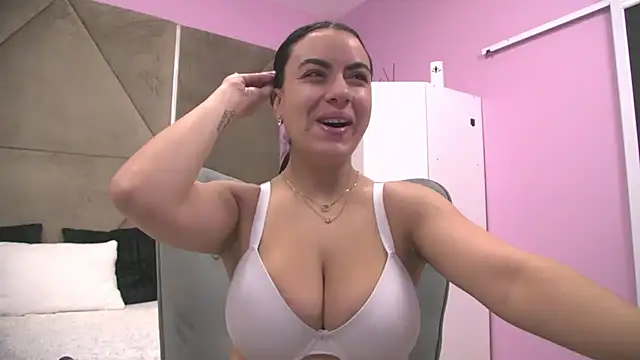 Snapshot of ElyzaIbarra chatting on 11-13-25, 05:50 ElyzaIbarra online show from 11-13-25, 05:50