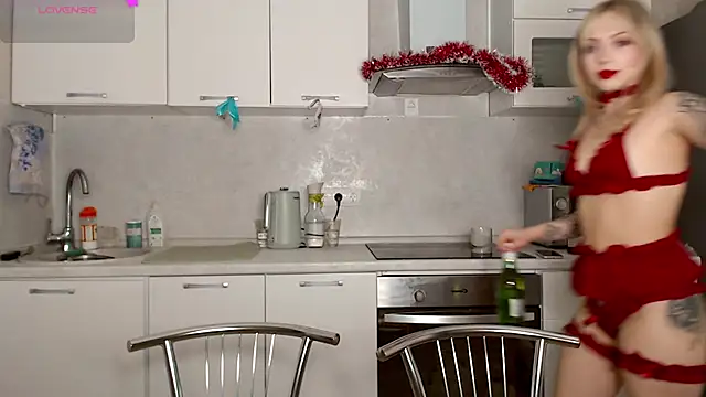 Red  Candy online show from 12-31-24, 01:52