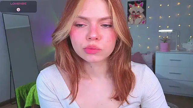 Snapshot of Red__Candy chatting on 06-05-26, 12:11 Red Candy online show from 06-05-26, 12:11