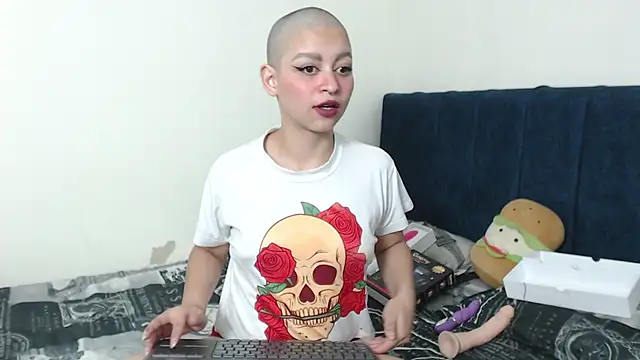 Bitsy Messy online show from 12-17-24, 03:17