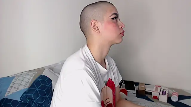 Snapshot of Bitsy_Messy chatting on 02-05-25, 08:32 Bitsy Messy online show from 02-05-25, 08:32