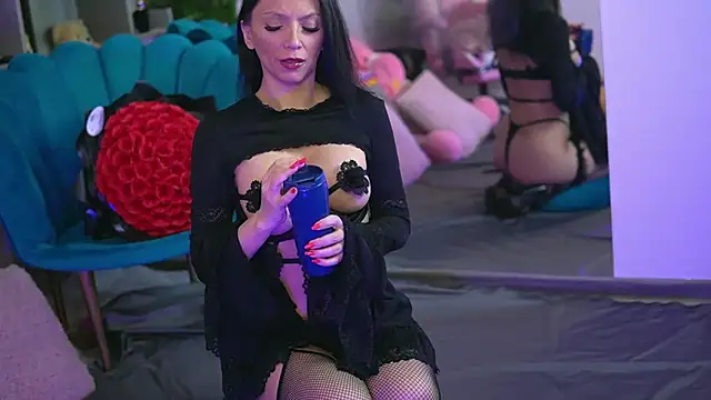 Snapshot of VivianneSteinX chatting on 03-02-25, 10:38 VivianneSteinX online show from 03-02-25, 10:38