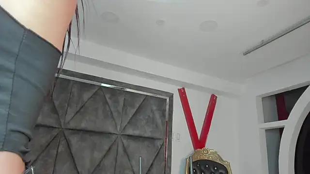 Snapshot of LuciaMoretti_ chatting on 09-13-25, 12:27 LuciaMoretti online show from 09-13-25, 12:27