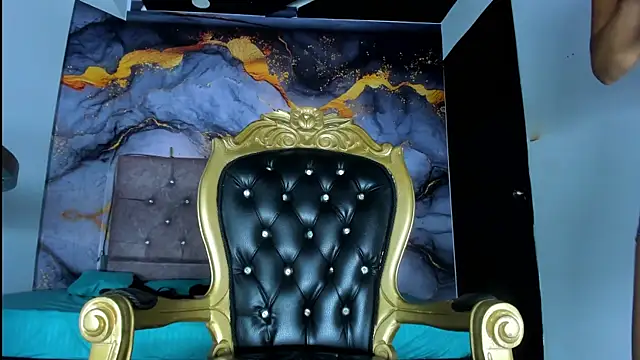 Snapshot of LuciaMoretti_ chatting on 10-03-25, 12:35 LuciaMoretti online show from 10-03-25, 12:35