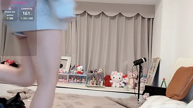 Snapshot of Neyllar chatting on 02-19-25, 09:47 Neyllar online show from 02-19-25, 09:47