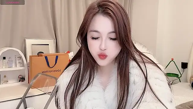 Snapshot of Neyllar chatting on 03-19-25, 07:06 Neyllar online show from 03-19-25, 07:06