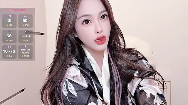 Snapshot of Neyllar chatting on 10-27-25, 11:03 Neyllar online show from 10-27-25, 11:03