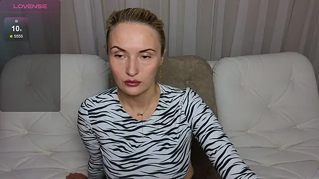 Snapshot of AlisssaRose chatting on 12-05-24, 04:12 AlisssaRose online show from 12-05-24, 04:12