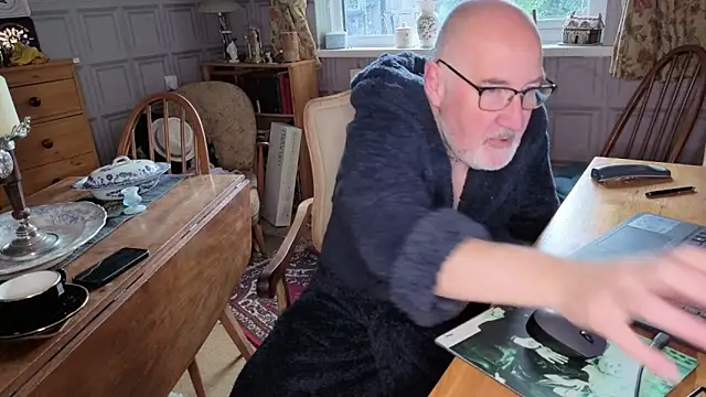 Adamdaddybear online show from 10-27-25, 07:34