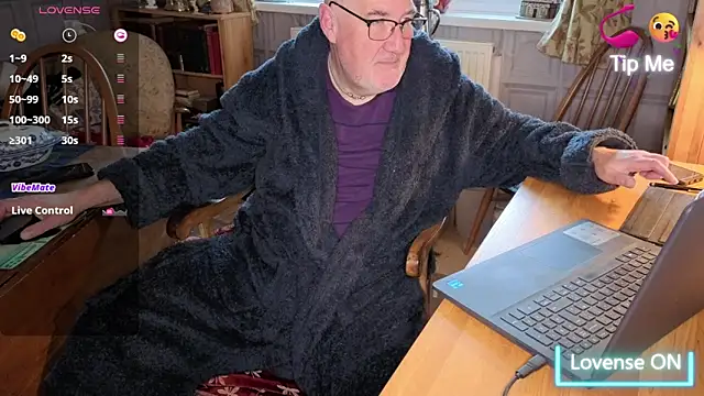 Adamdaddybear online show from 11-05-25, 08:03