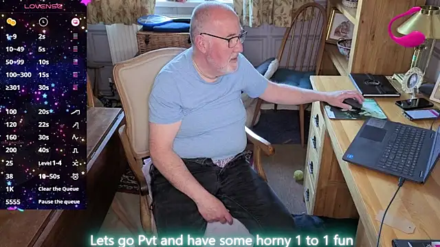 Snapshot of Adamdaddybear chatting on 05-24-26, 12:54 Adamdaddybear online show from 05-24-26, 12:54