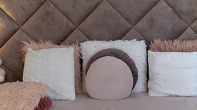 JaquelineM online show from 02-11-25, 10:37