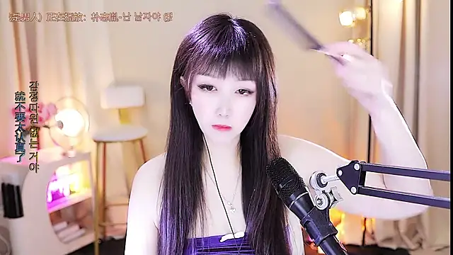 Snapshot of xiaoya666--baby chatting on 10-22-25, 03:34 xiaoya666--baby online show from 10-22-25, 03:34