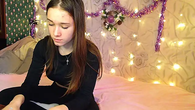 Snapshot of fluffy_kitty_ chatting on 01-13-25, 07:43 fluffy kitty online show from 01-13-25, 07:43