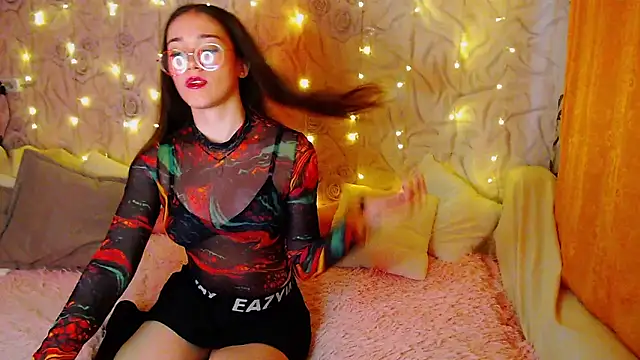 Snapshot of fluffy_kitty_ chatting on 09-21-25, 03:30 fluffy kitty online show from 09-21-25, 03:30