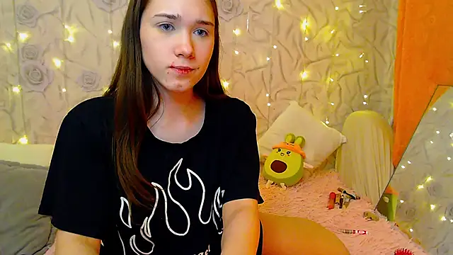 Snapshot of fluffy_kitty_ chatting on 10-30-25, 09:04 fluffy kitty online show from 10-30-25, 09:04