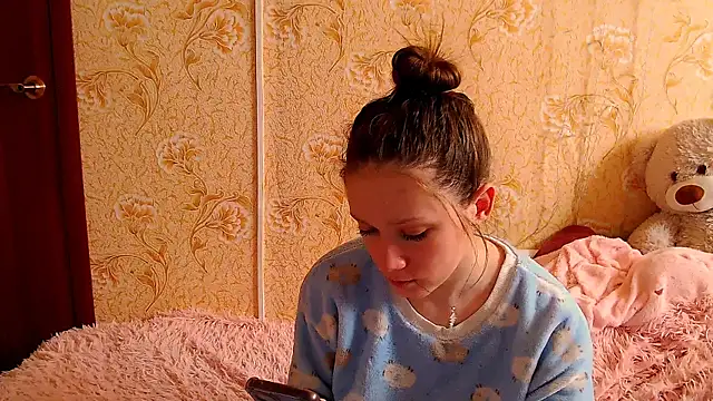 fluffy kitty  online show from 03-06-26, 08:44