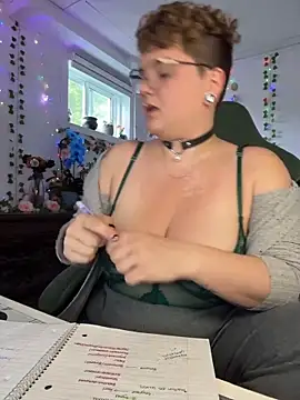 Snapshot of Sweetleeahxx chatting on 06-06-26, 11:37 Sweetleeahxx online show from 06-06-26, 11:37