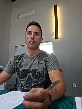 Snapshot of Lucas___81 chatting on 10-25-25, 08:00 Lucas 81 online show from 10-25-25, 08:00