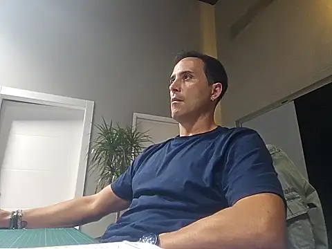 Snapshot of Lucas___81 chatting on 10-29-25, 07:48 Lucas 81 online show from 10-29-25, 07:48