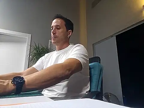 Snapshot of Lucas___81 chatting on 11-03-25, 07:59 Lucas 81 online show from 11-03-25, 07:59