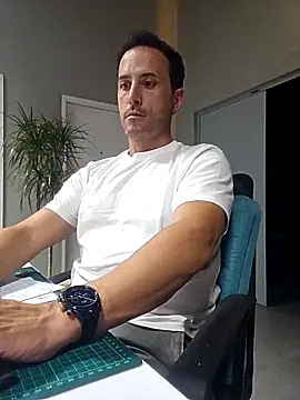 Snapshot of Lucas___81 chatting on 11-04-25, 07:13 Lucas 81 online show from 11-04-25, 07:13