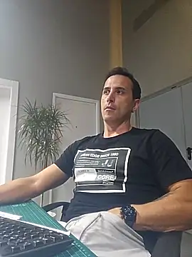 Snapshot of Lucas___81 chatting on 11-12-25, 07:35 Lucas 81 online show from 11-12-25, 07:35