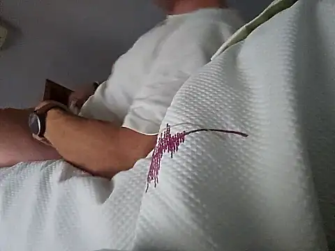 Snapshot of Lucas___81 chatting on 11-17-25, 01:28 Lucas 81 online show from 11-17-25, 01:28