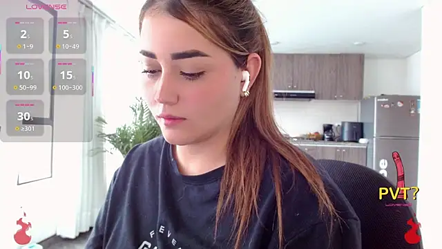 Lucia star   online show from 11-21-25, 05:22