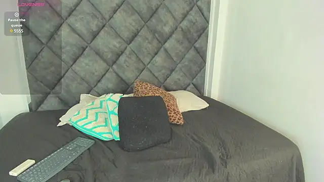 Snapshot of Latrellx7 chatting on 12-19-24, 11:39 Latrellx7 online show from 12-19-24, 11:39