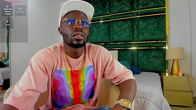 Snapshot of Latrellx7 chatting on 02-10-25, 11:46 Latrellx7 online show from 02-10-25, 11:46