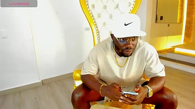 Snapshot of Latrellx7 chatting on 02-18-25, 11:44 Latrellx7 online show from 02-18-25, 11:44