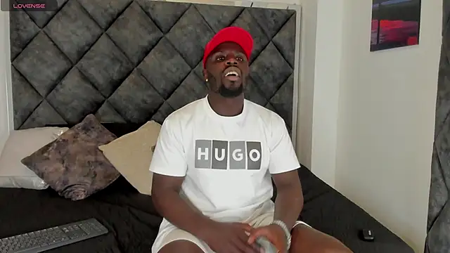 Snapshot of Latrellx7 chatting on 09-25-25, 03:21 Latrellx7 online show from 09-25-25, 03:21