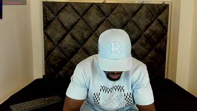 Snapshot of Latrellx7 chatting on 10-15-25, 03:28 Latrellx7 online show from 10-15-25, 03:28