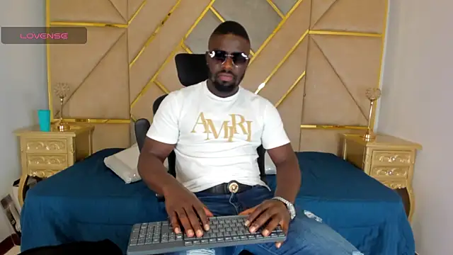 Snapshot of Latrellx7 chatting on 10-27-25, 03:10 Latrellx7 online show from 10-27-25, 03:10